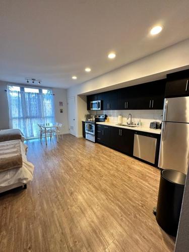 a large living room with a kitchen and a table at Studios Universal 10 min drive FREE parking and WIFI in Los Angeles