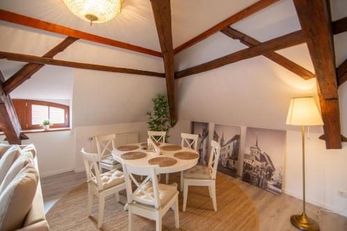 a dining room with a table and chairs at ApartOne Altstadt-Hotel in Bautzen