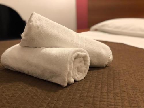 a white towel sitting on top of a bed at Hotel Kristall in Orvieto