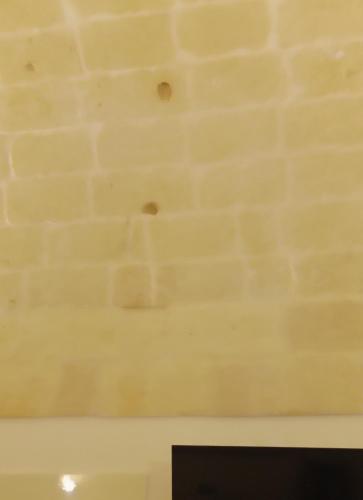 a brick wall with a hole in it at STRADONE 132 in Gravina in Puglia