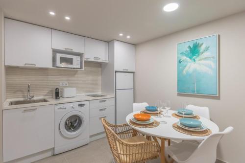 Η κουζίνα ή μικρή κουζίνα στο Exclusive Design Loft with air-conditioning 7 minutes from the beach