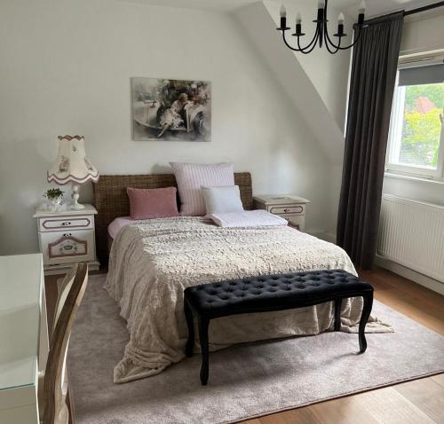 מיטה או מיטות בחדר ב-Ferienwohnung und Appartement nähe Möhnesee für 4 Personen