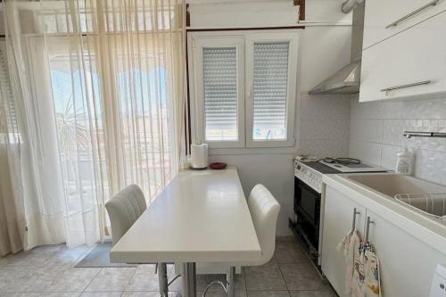 A kitchen or kitchenette at Thisseio apartment