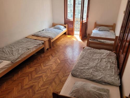 Postel nebo postele na pokoji v ubytování Cozy place 1