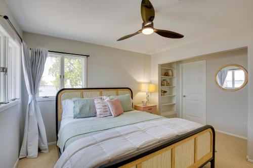 Cedar Creek Lake Views Gorgeous Mabank House!にあるベッド