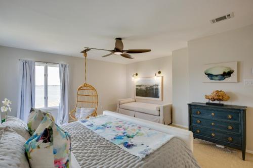 Cedar Creek Lake Views Gorgeous Mabank House!にあるベッド