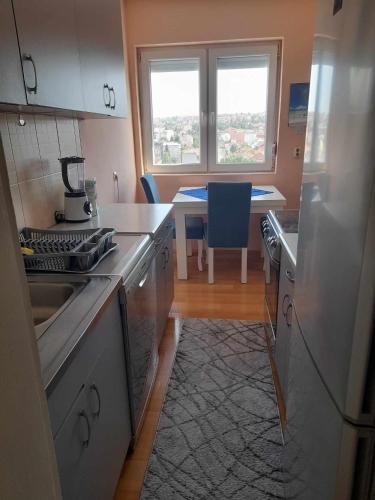 Dapur atau dapur kecil di Kumanovo Apartment D&D