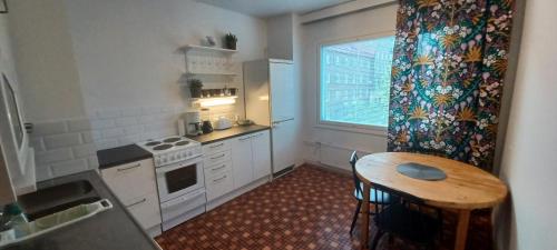 Η κουζίνα ή μικρή κουζίνα στο Family apartment Hämeenlinna with SAUNA