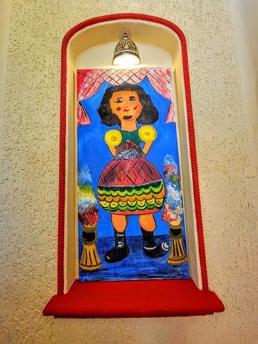 a picture of a woman painted on a wall at Villas Jardin Del Mar in Cruz de Huanacaxtle