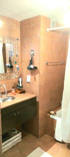 a bathroom with a sink and a shower at Apartamento en piso 22 , con increíble vista! Ramón Bautista Mestre 1850, ANTIGUA CERVECERÍA CÓRDOBA in Cordoba