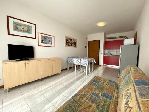 Μια τηλεόραση ή/και κέντρο ψυχαγωγίας στο The perfect home base for your beach vacation