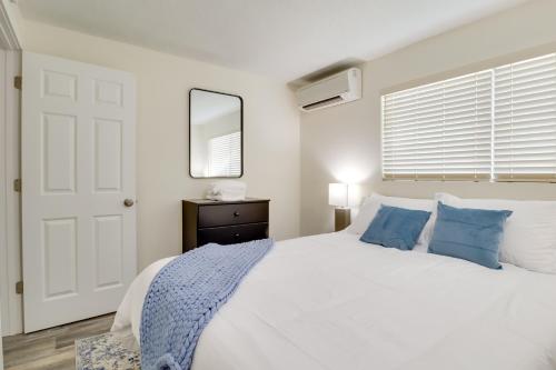 1 dormitorio con 1 cama blanca grande con almohadas azules en Salem Vacation Rental with Yard about 3 Mi to Downtown, en Salem