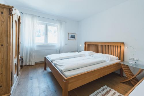 a bedroom with a large bed and a window at Felbermayer Appartements in Gaschurn