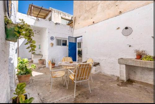 a patio with a table and chairs in a building at La Solariega in Padul
