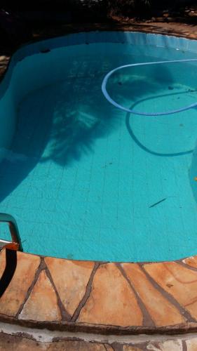 an empty swimming pool with blue water at lodecampu in Asuncion
