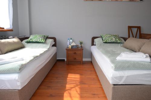 Llit o llits en una habitació de Kawalerka Ikara