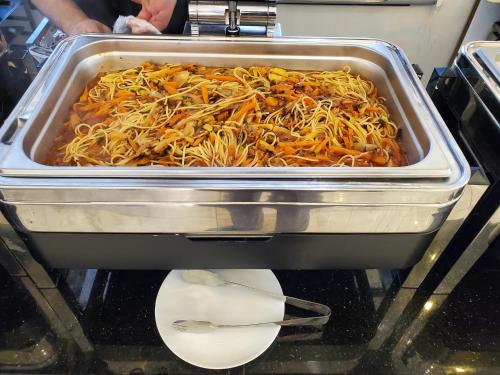 Comida en o cerca de este hotel