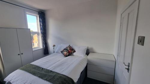a small bedroom with a bed and a window at Luxury double room with kitchen facilities in Nottingham