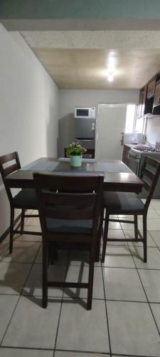 a dining room table and chairs in a kitchen at Depa M&J Cd. Juarez in Ciudad Juárez