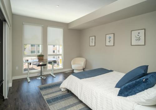 Billede fra billedgalleriet på KING BED Modern 2 Bed 2 Bath Pool & Hot Tub i Mountain View