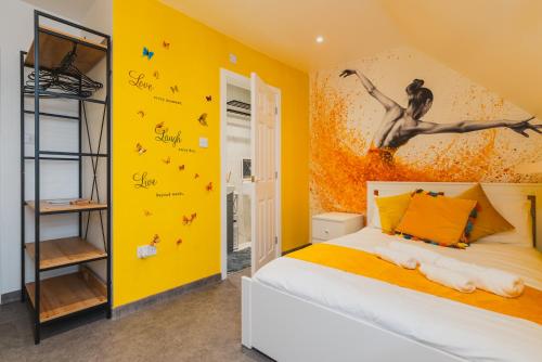 a bedroom with a bed with a painting on the wall at Baila Casa in Nottingham