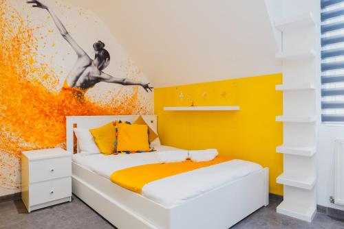 a bedroom with a bed with a painting on the wall at Baila Casa in Nottingham