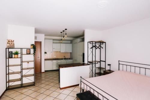 a room with a kitchen with a bed in it at Flat Mazzini 6 in Alzano Lombardo