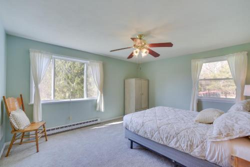 Ένα ή περισσότερα κρεβάτια σε δωμάτιο στο Burlington Flats House Less Than 13 Mi to Cooperstown!