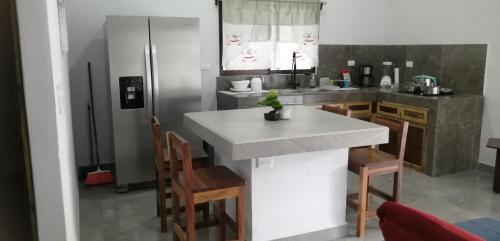 Dapur atau dapur kecil di EcoVillas Las Melinas