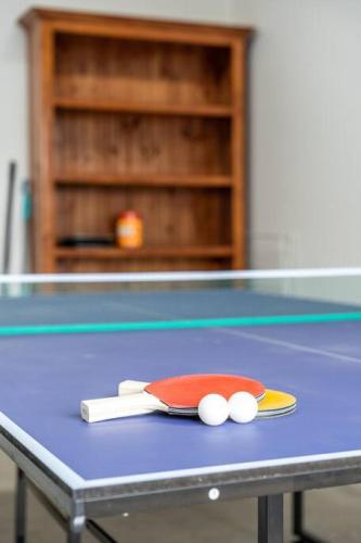 Kemudahan pingpong di Ohana on Hobart Backyard Wifi Family atau berdekatan