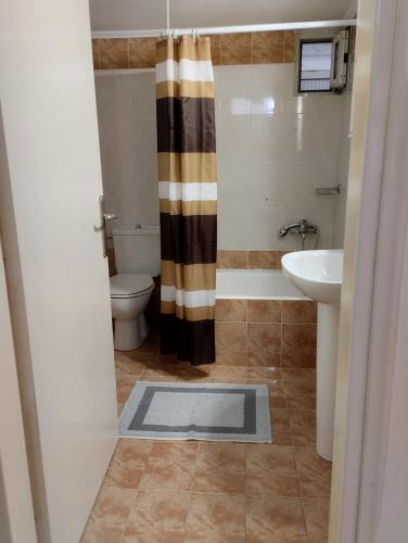 Kúpeľňa v ubytovaní Διατίθεται Γκαρσονιέρα