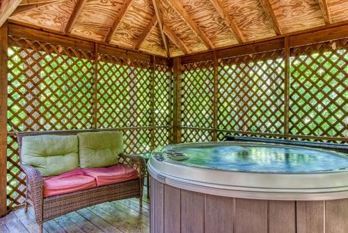 Gallery image of VERY private, real log cabin with hot tub! in Sevierville
