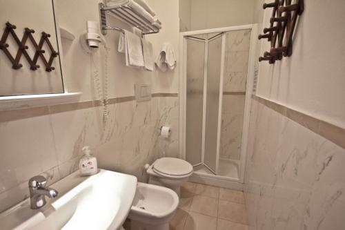 Ett badrum på Hotel Il Giardino