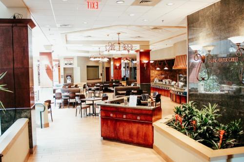 Restaurace v ubytování Hotel Topeka at City Center