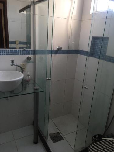 a bathroom with a glass shower and a sink at Apartamento ao lado Shopping in Campos dos Goytacazes