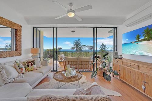 Posezení v ubytování Luxury Personified on Alex - Ocean Views 2 Bed 2 Bath