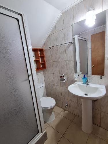 Ένα μπάνιο στο Habitación con baño privado vista al volcán