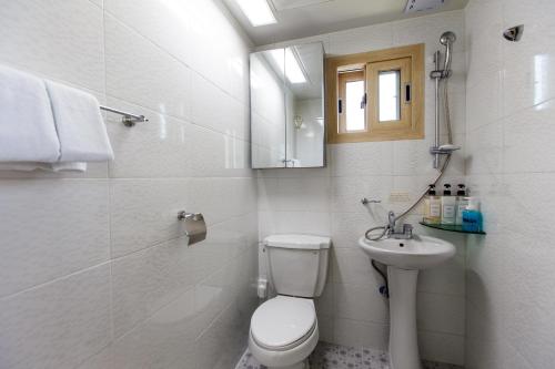 Ванная комната в BnSun Pension