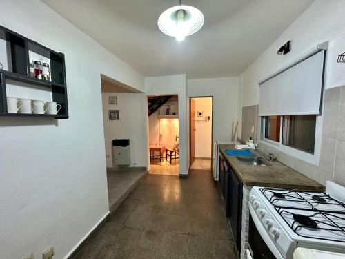 Dapur atau dapur kecil di Cómodo dúplex en Pasaje Tucumán