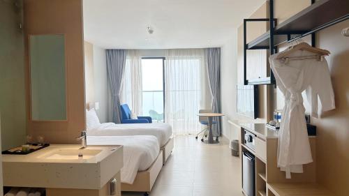 a hotel room with a bed and a sink at The Aurora Home near International Airport in Miếu Ông