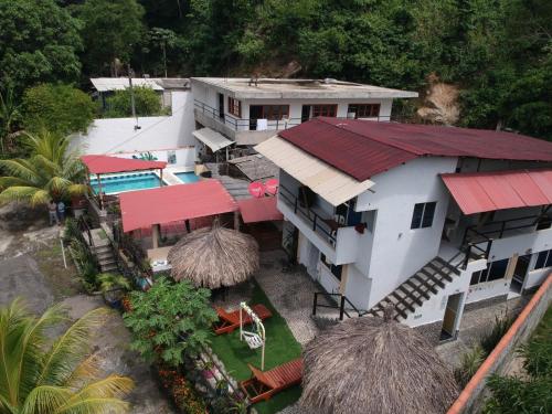 an aerial view of a house with a swimming pool at Hotel Manakin Tayrona in El Zaino