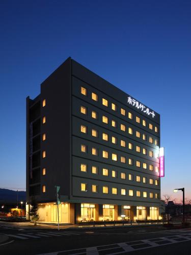 a hotel with a sign on the side of a building at Hotel Sunroute Fukuchiyama in Fukuchiyama