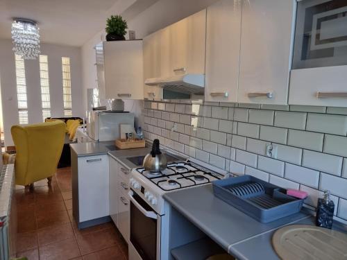 a kitchen with a stove and a counter top at Apartamenty Tomaszów Lubelski - Żółty in Tomaszów Lubelski