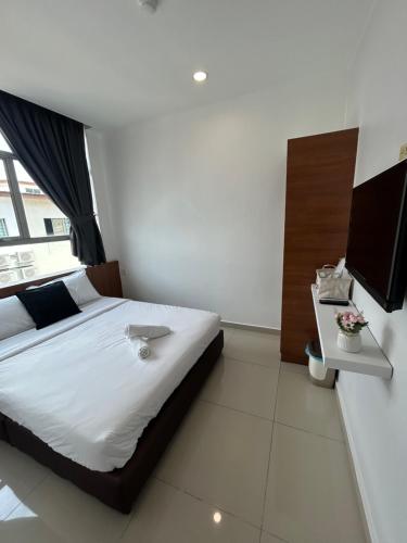 Кровать или кровати в номере Tt Pets and Family Guesthouse Kota Laksamana, Melaka