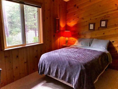 a bedroom with a bed in a log cabin at River Retreat+ Indoor Pool & Hot Tub on 3.5 Acres in Lewiston