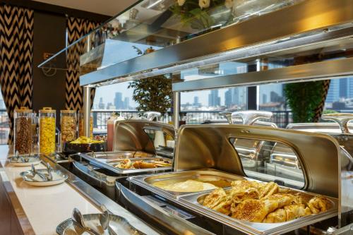 Makanan di atau berdekatan hotel