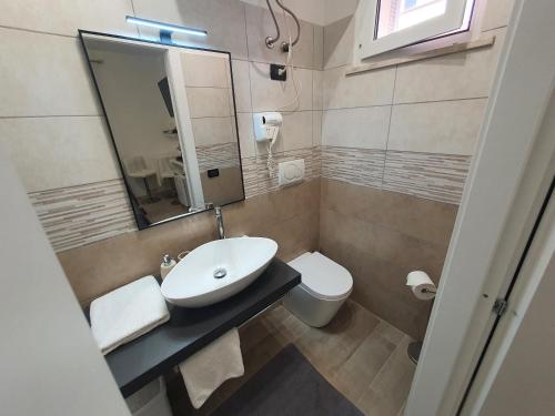 Bilik mandi di Guest House Brezza Marina