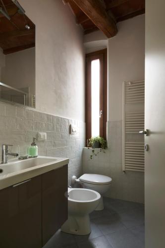 Cozy 1-Bedroom Apartment with Balcony in Florence Historic Center