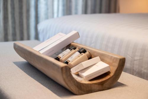 a wooden bowl filled with nintendo wii game controllers at RASTONI VILLAS BY AEGEAN HOUSES in Psalidi