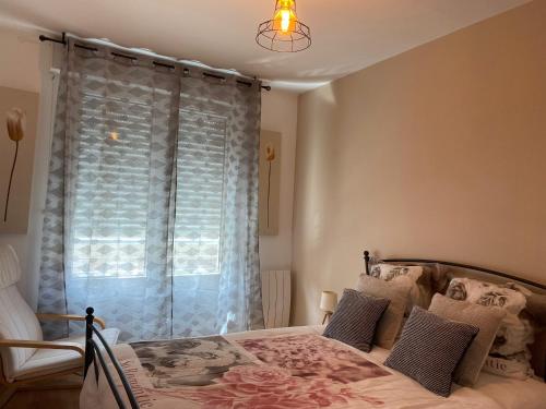 Posteľ alebo postele v izbe v ubytovaní Parking privé gratuit, balcon, 2 chambres